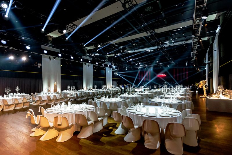 Porsche tablemapping v Hale Forum